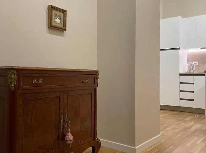 Regina By The Blue Twins Mediolan