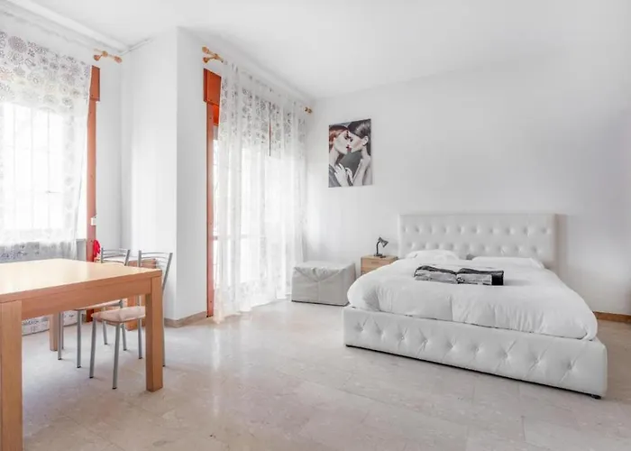 Lejlighed Moncler House Navigli