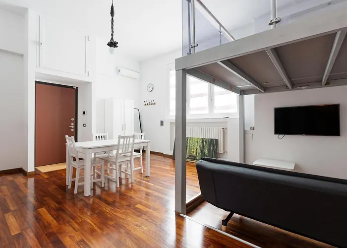 Guesthost - Cosy Close To Piazza Insubria