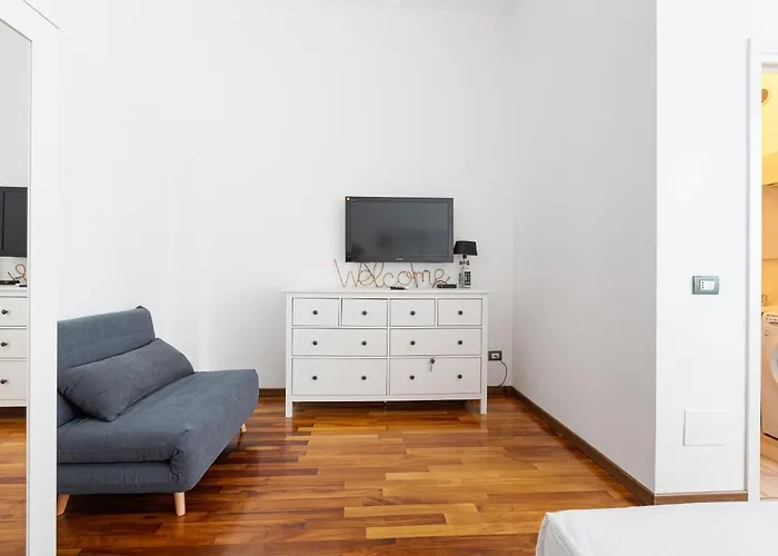 Guesthost - Cosy Close To Piazza Insubria Daire *