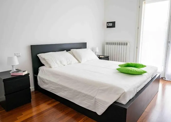 Daire Luminoso Trilocale Affori Centro Milano