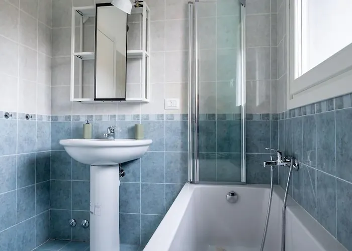 Daire Luminoso Trilocale Affori Centro