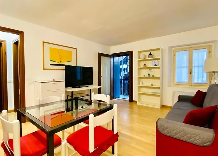 Navigli Darsena Style Apartment Milan