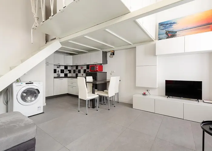 Guesthost - Cosy And Quiet In