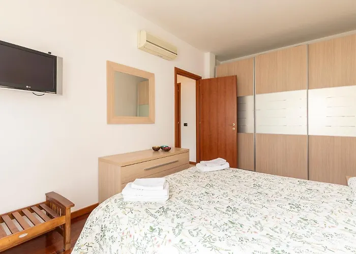 Casty Sweet - Mm3 Comasina Free Private Parking