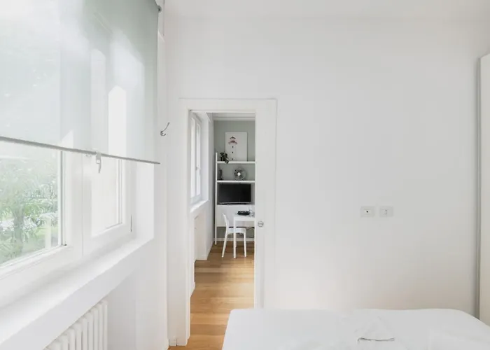 Easylife - - Piazzale Segrino - Isola Milán