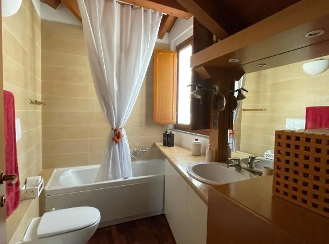 The Pretty Attic Apartment *