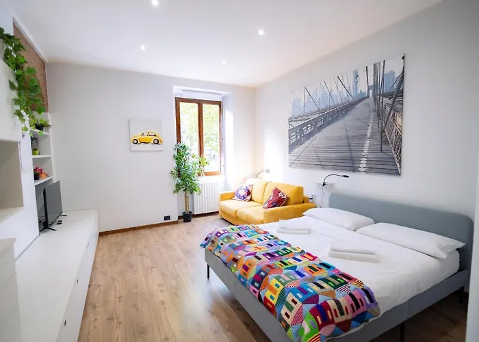 The Red Bricks - Tricolore San Babila Apartament *