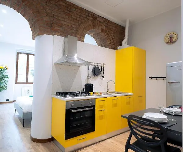 The Red Bricks - Tricolore San Babila Apartament *