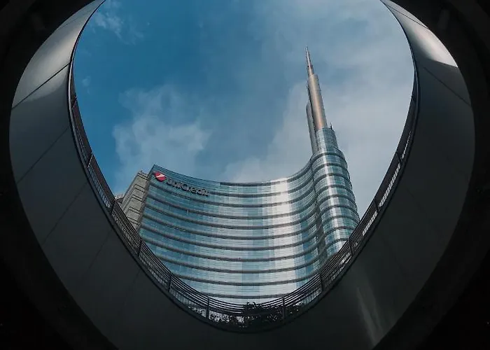 The Of Fame - Bosco Verticale View *