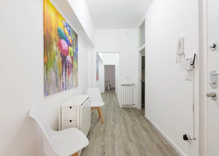 Guesthost - Cagnola Cozy With Balcony *