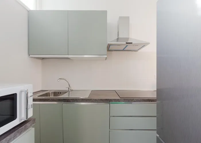 Guesthost - Cagnola Cozy With Balcony