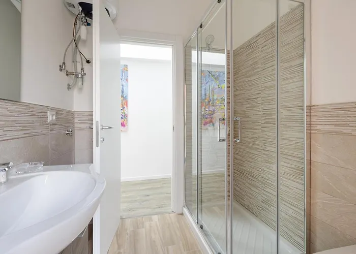 Guesthost - Cagnola Cozy With Balcony * Milán