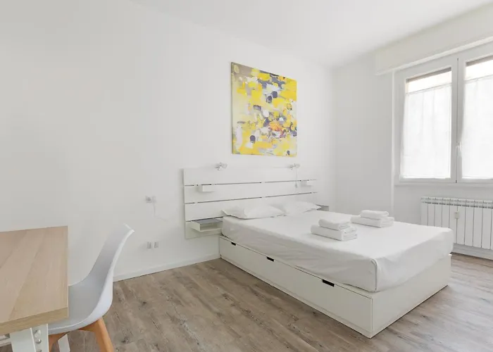 Apartmán Guesthost - Cagnola Cozy With Balcony