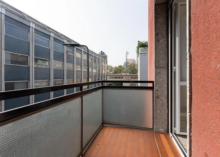 Guesthost - Cagnola Cozy With Balcony Apartmán *