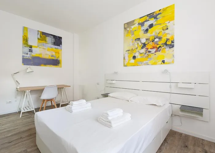 Guesthost - Cagnola Cozy With Balcony