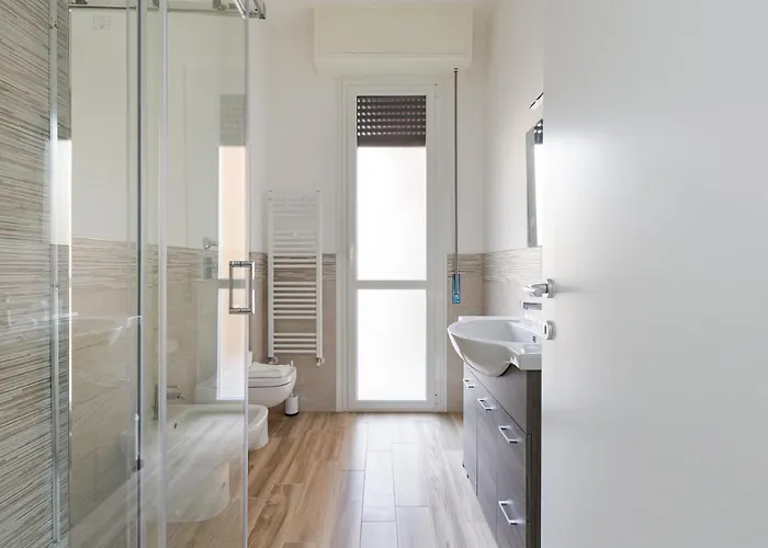 Guesthost - Cagnola Cozy With Balcony