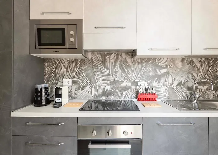 Voyager - 6 Guests, 2 Bd & 2 Bh, Neighborhood *