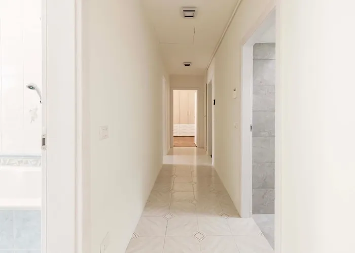 Voyager - 6 Guests, 2 Bd & 2 Bh, Neighborhood *