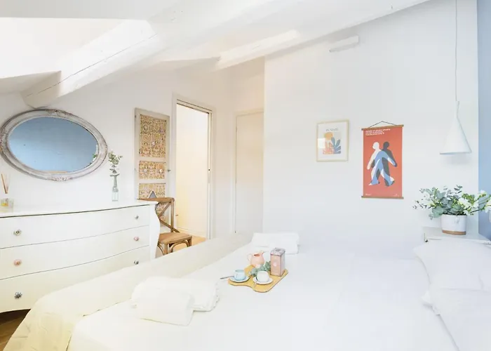 Easylife - - Sottocorno 5a - Historic Center Apartment