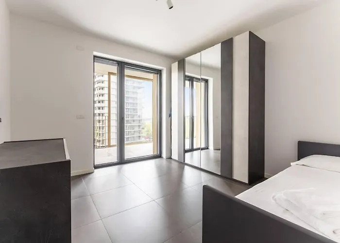 We - Uptown74 Bloom - * Milano