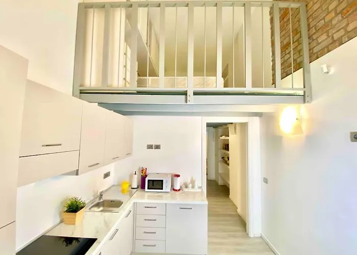 Loft Di Lusso - Metro E Centro Apartment *