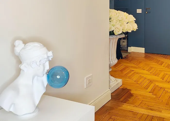 Luxury 2 Bedrooms And 2 Baths In Downtown With Ac, Wifi, Subway Aiport Conneted