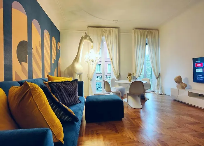 Luxury 2 Bedrooms And 2 Baths In Downtown With Ac, Wifi, Subway Aiport Conneted *