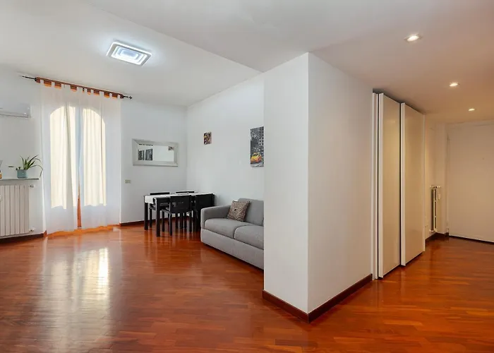 Flat In Citylife Near Metro! 아파트 *