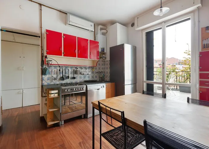 Guesthost - With Huge Terrace- Calvairate District Apartman Milánó