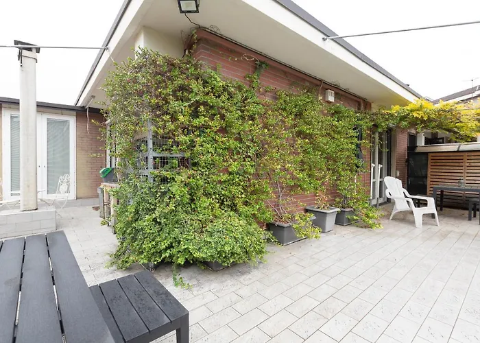 Guesthost - With Huge Terrace- Calvairate District Apartman