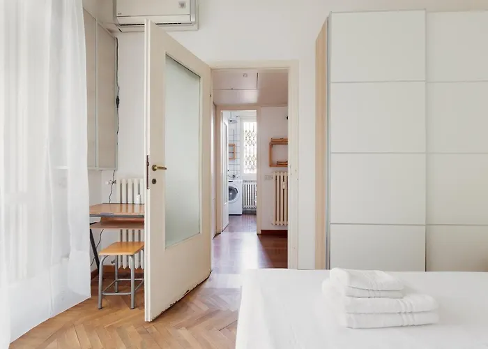 Guesthost - With Huge Terrace- Calvairate District Apartman *