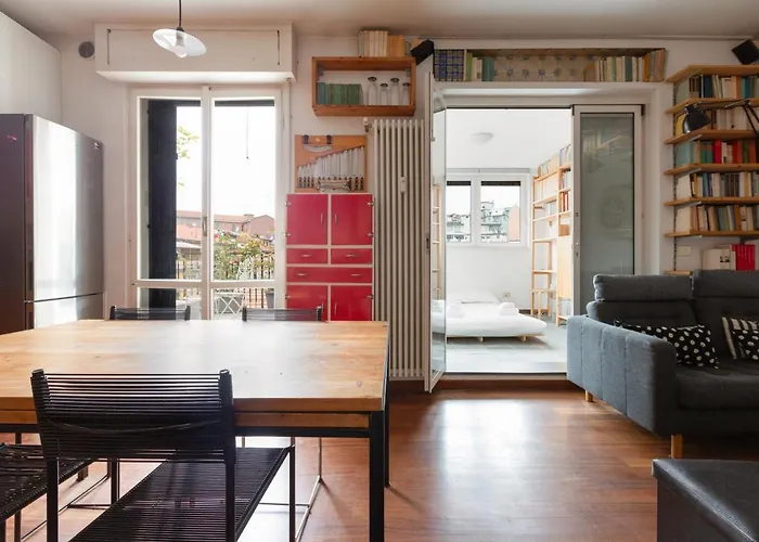 Guesthost - With Huge Terrace- Calvairate District Apartman Milánó