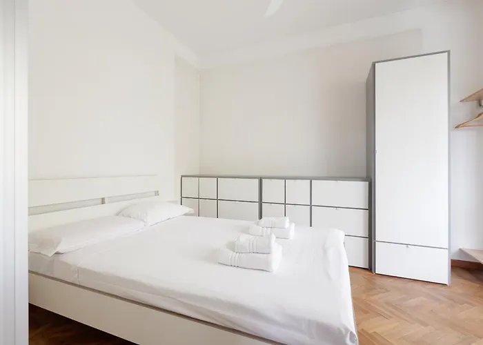 Guesthost - With Huge Terrace- Calvairate District