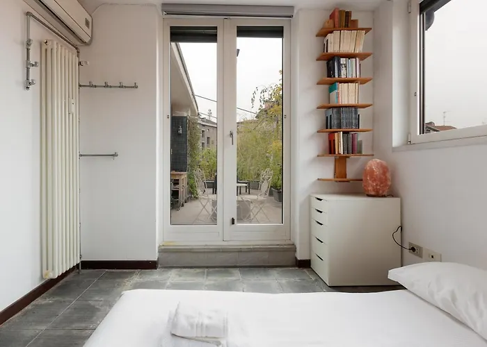 Apartman Guesthost - With Huge Terrace- Calvairate District Milánó