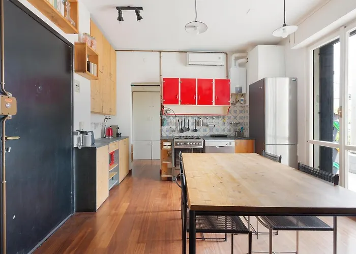 Guesthost - With Huge Terrace- Calvairate District Milánó