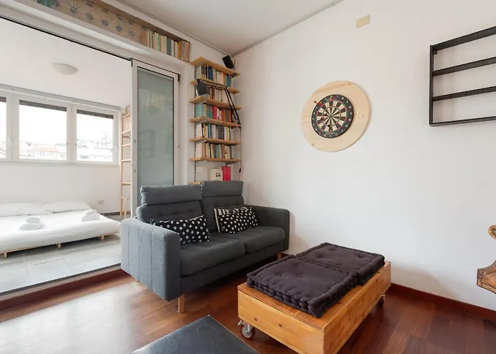 Guesthost - With Huge Terrace- Calvairate District * Milánó