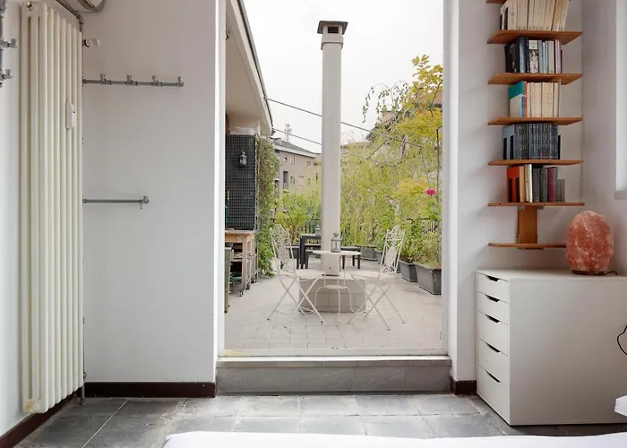 Guesthost - With Huge Terrace- Calvairate District Apartman *