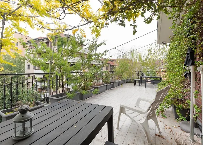 Guesthost - With Huge Terrace- Calvairate District *