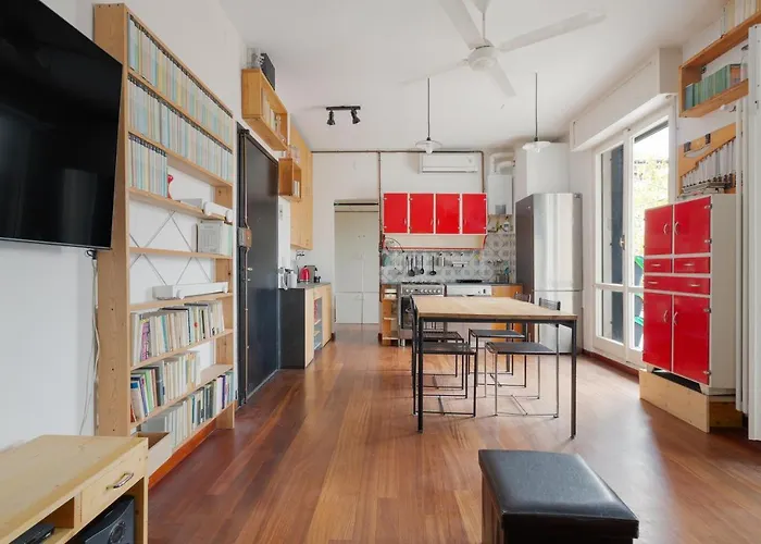 Guesthost - With Huge Terrace- Calvairate District * Milánó