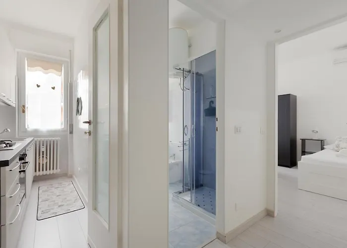 With Balcony -bisceglie Red Line Subway * 米兰