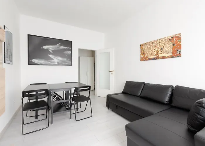 With Balcony -bisceglie Red Line Subway Milán