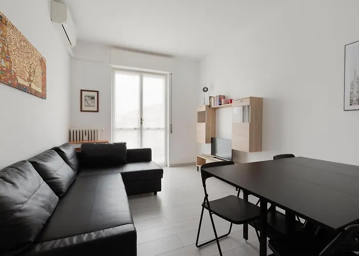 With Balcony -bisceglie Red Line Subway * Milán