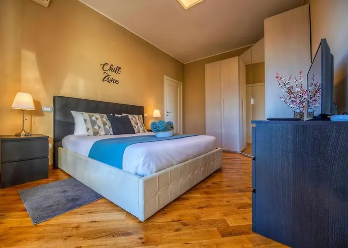 Sunny & Updated Flat With Panoramic View 50m From M4 Stop