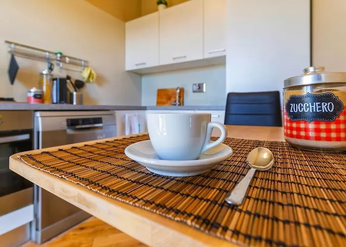 Sunny & Updated Flat With Panoramic View 50m From M4 Stop * Milán