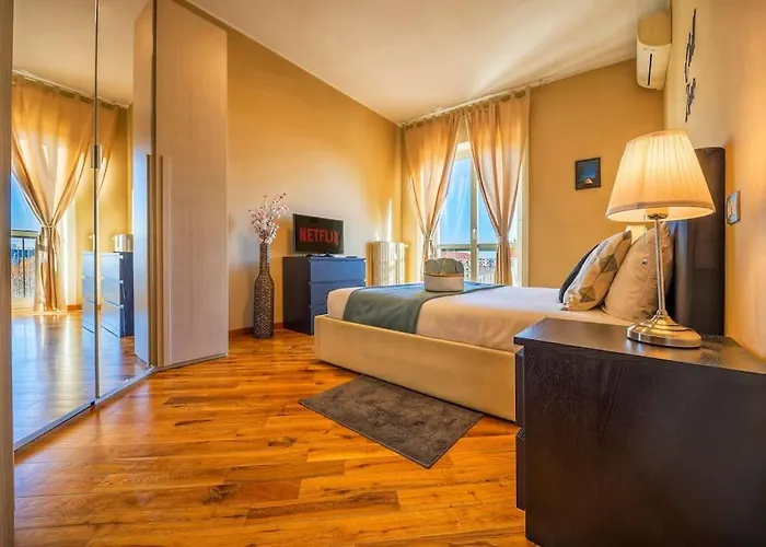 Sunny & Updated Flat With Panoramic View 50m From M4 Stop * Milano