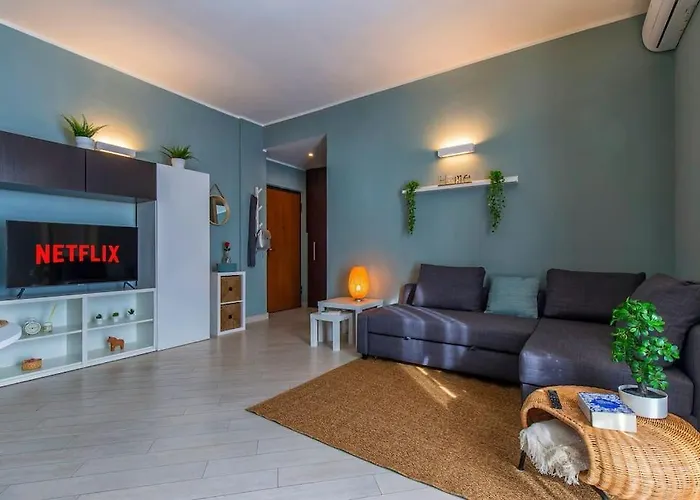 Charmy & Cozy Panoramic Flat 50m From M4 Stop Apartment