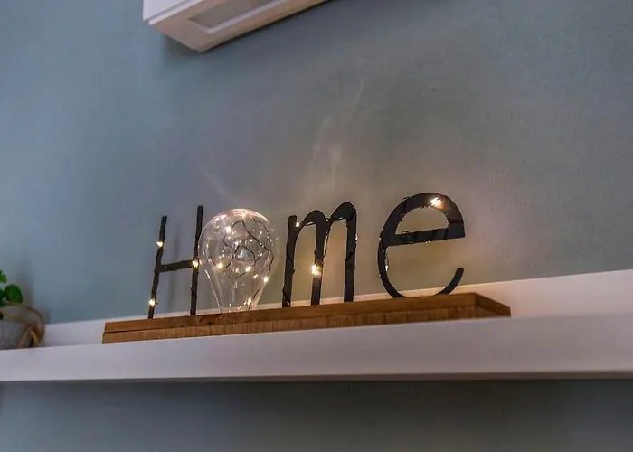 Charmy & Cozy Panoramic Flat 50m From M4 Stop *