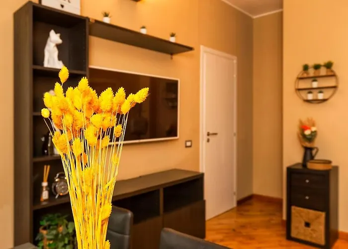 Sunny & Updated Flat With Panoramic View 50m From M4 Stop * מילאנו