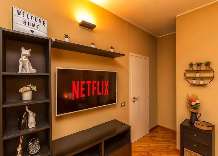 Sunny & Updated Flat With Panoramic View 50m From M4 Stop